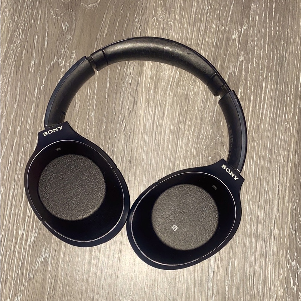 Sony wh-1000xm2 Black Wireless Over-Ear Headphones